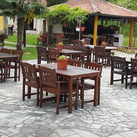 Bungalo Hotel Buzet Ngoại thất bức ảnh